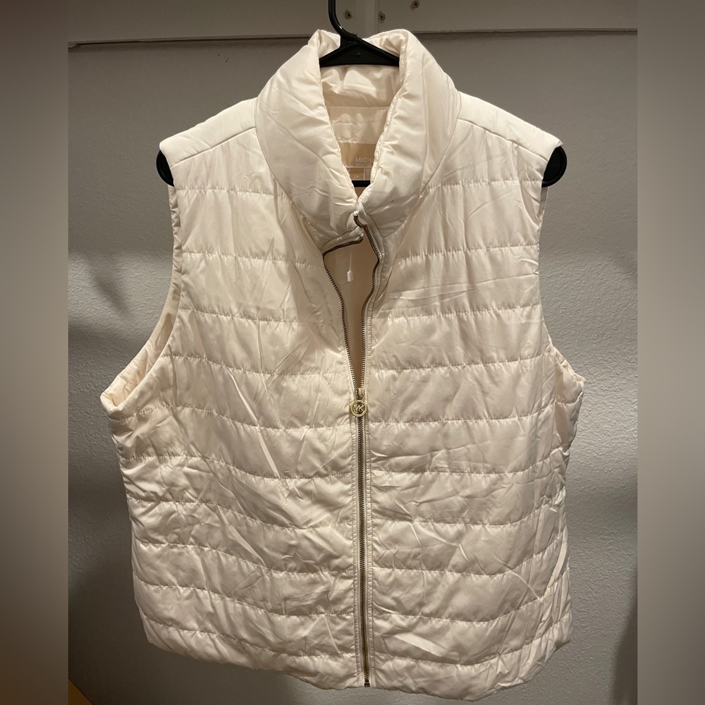 Michael Kohrs 2x Ivory Puffed Vest with Gold Zip Detail